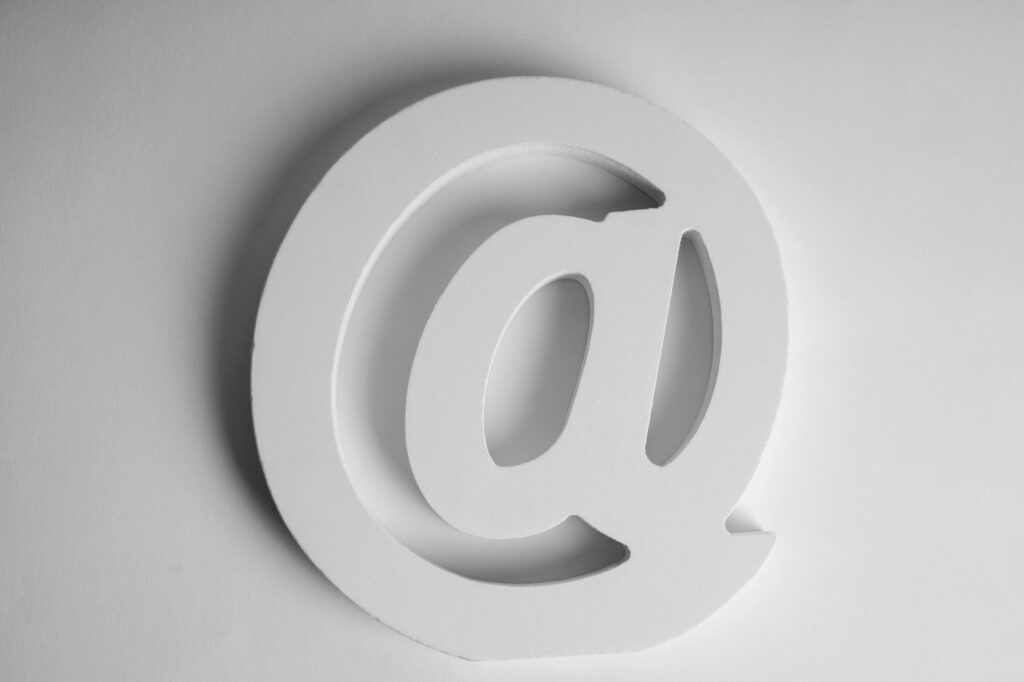 Tronos email symbol
