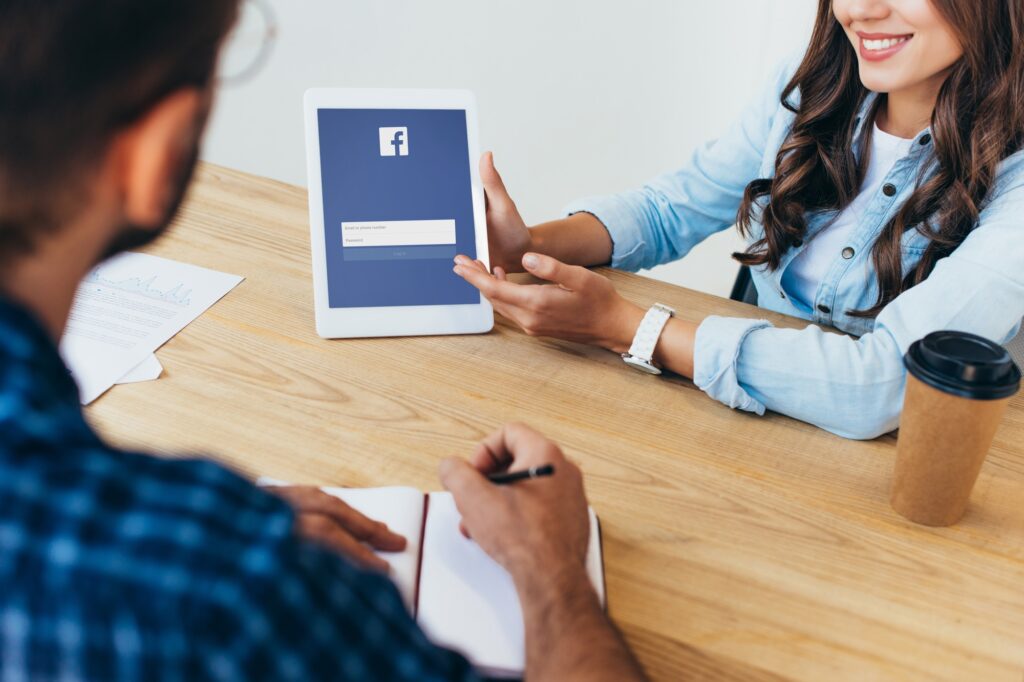 Tronos Facebook