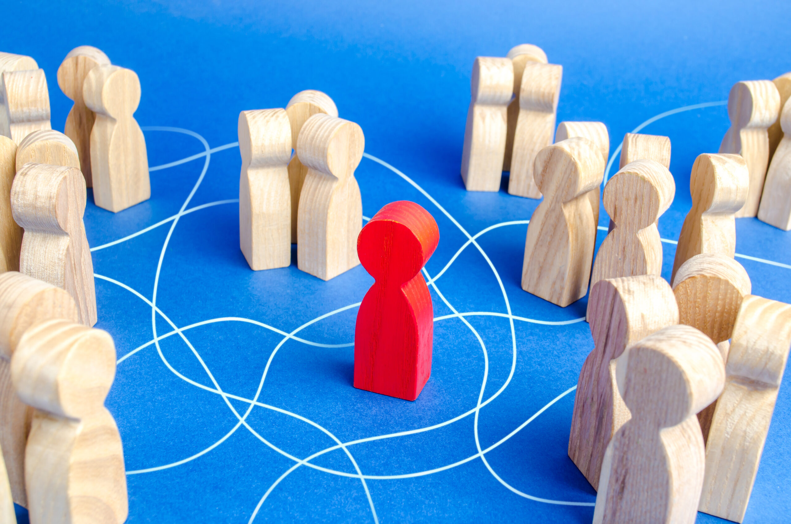 leadership and communication abstract wooden figur 2026 01 08 23 03 43 utc scaled tronos