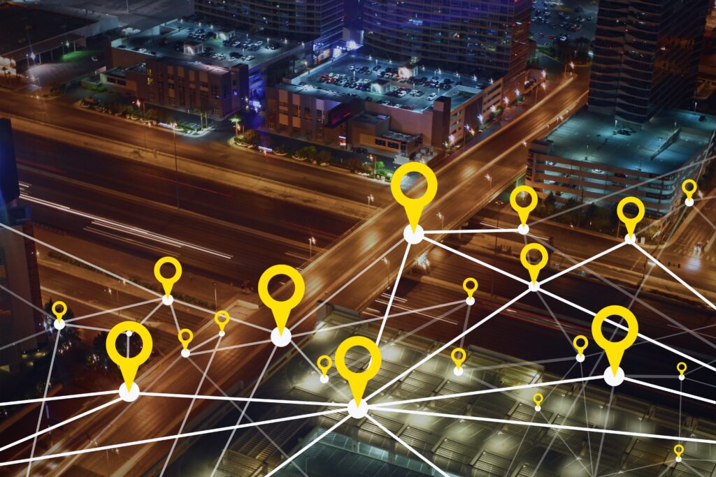 tronos Hyperlokálny marketing v roku 2026: Ako osloviť ľudí na odborných podujatiach bez zbytočne širokého cielenia 4 network connection over city at night 2026 03 26 05 09 34 utc tronos