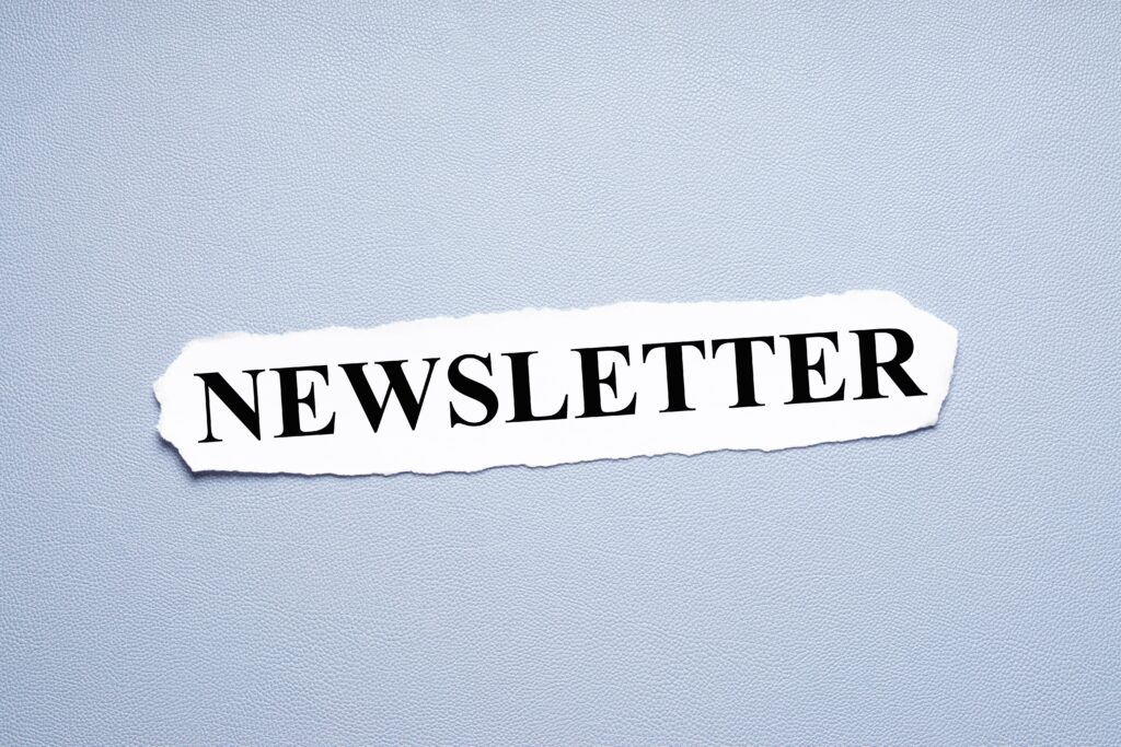 tronos Prestaňte písať firemný blog a postavte B2B médium: Prečo v roku 2026 vyhrávajú „Niche“ newslettre 1 newsletter title on textured blue background 2026 03 19 23 11 52 utc tronos